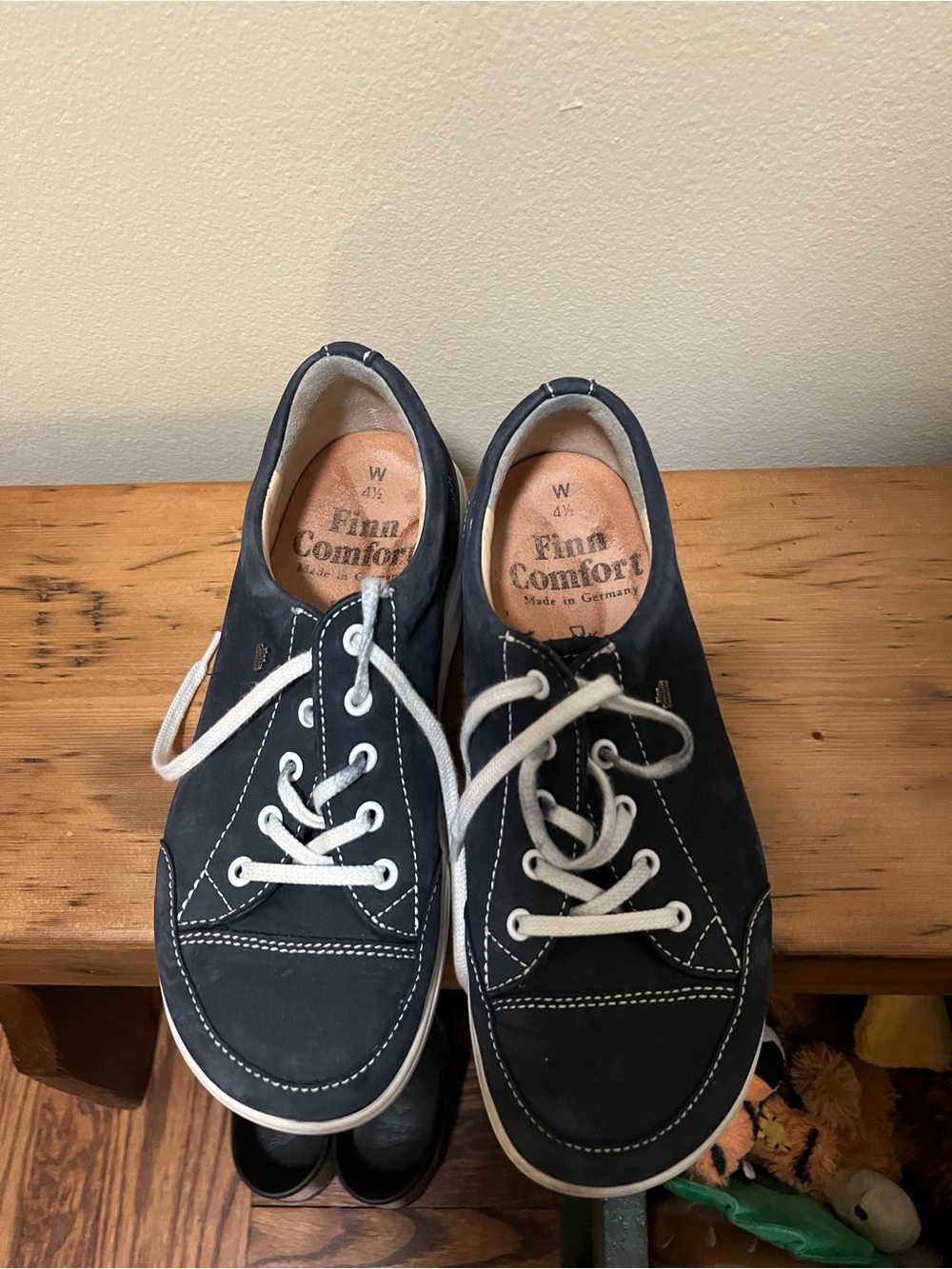 Finn Comfort women’s Navy Lace-Up Casual Shoes